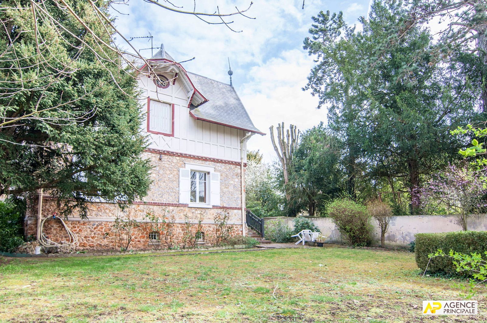Vends maison 11 pièces 265m² hab. Avec jardin Le Chesnay Plateau St